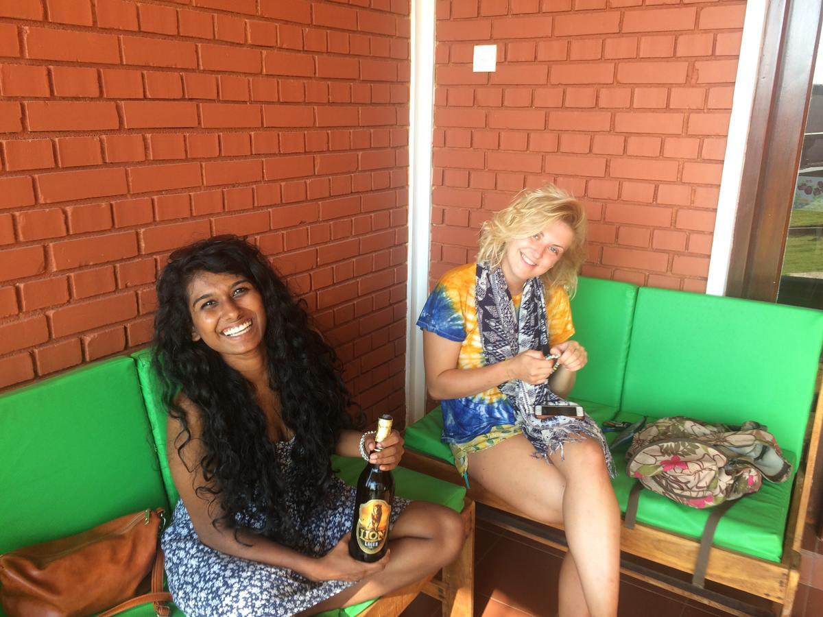 Explore Hostels Negombo Kochchikade Exteriör bild