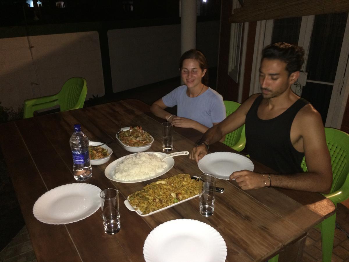 Explore Hostels Negombo Kochchikade Exteriör bild