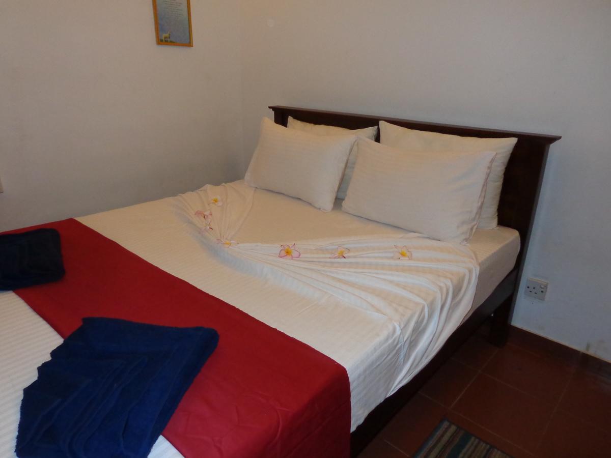 Explore Hostels Negombo Kochchikade Exteriör bild