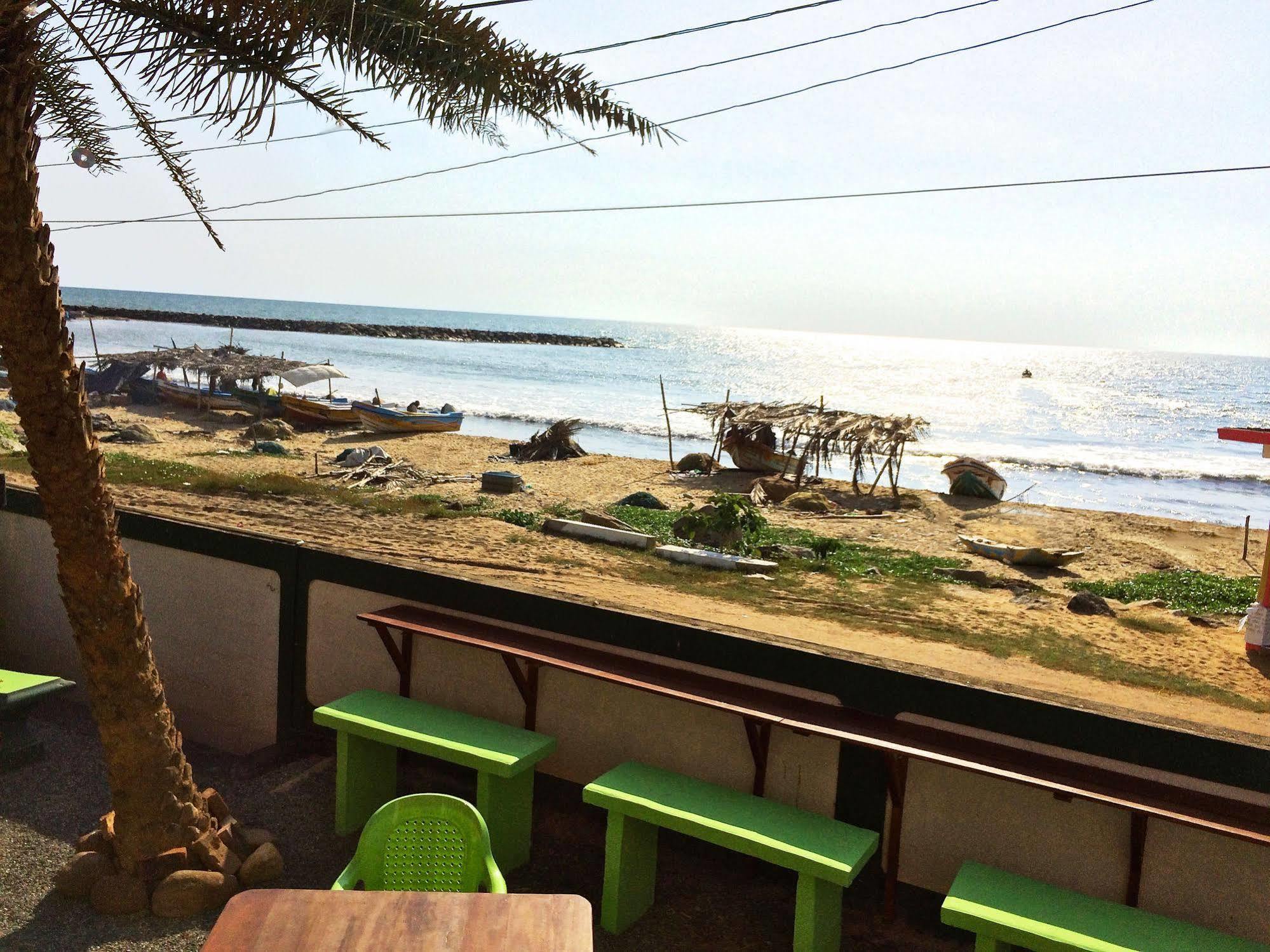 Explore Hostels Negombo Kochchikade Exteriör bild