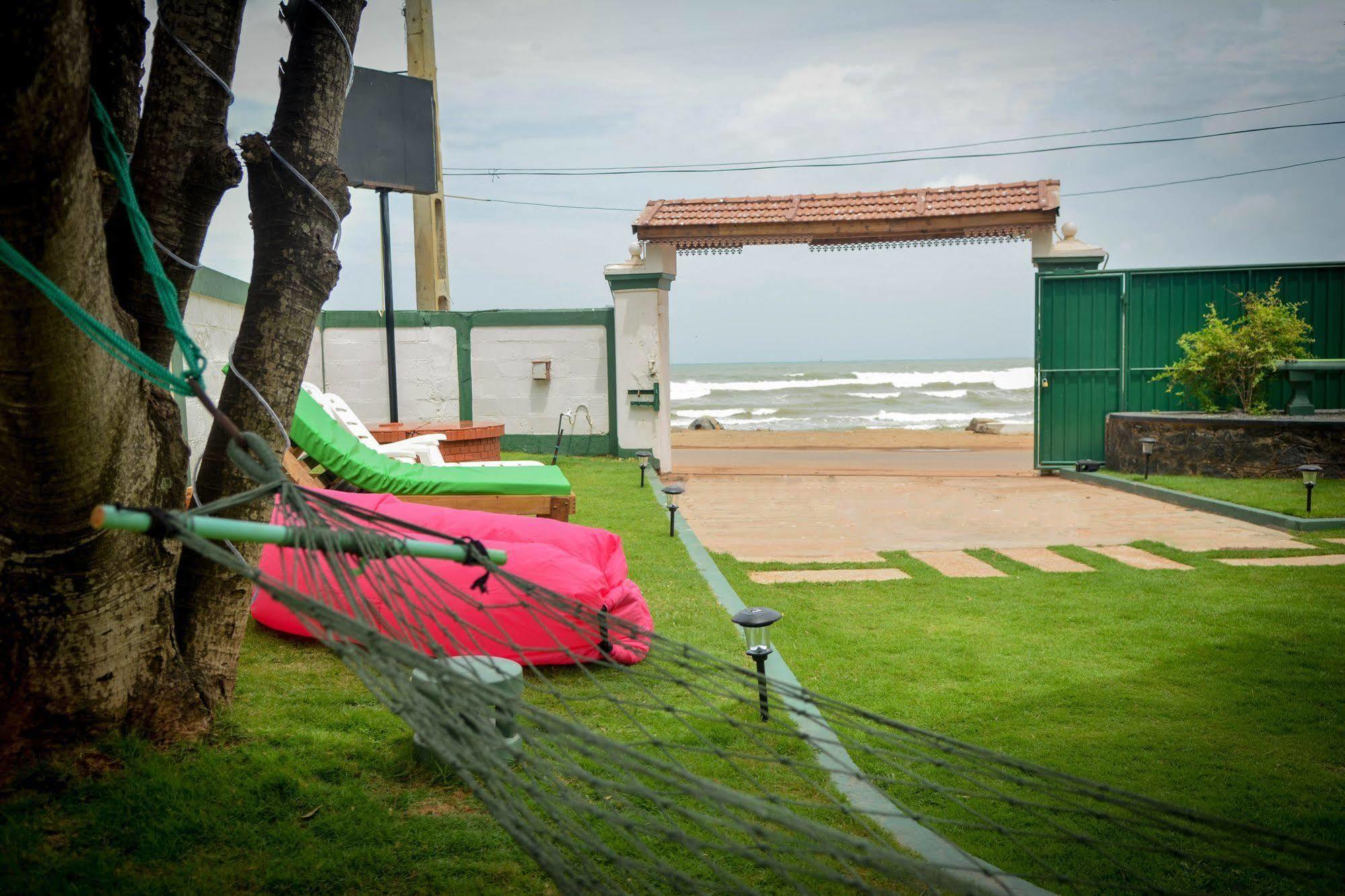 Explore Hostels Negombo Kochchikade Exteriör bild